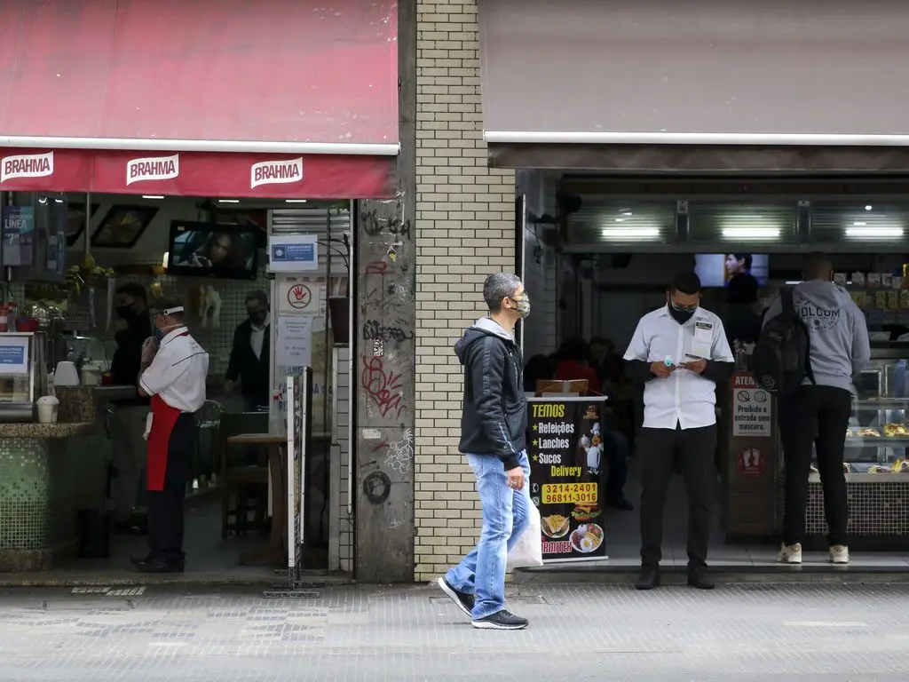 Confiança dos comerciantes cai 1,9% em novembro, mostra pesquisa da CNC